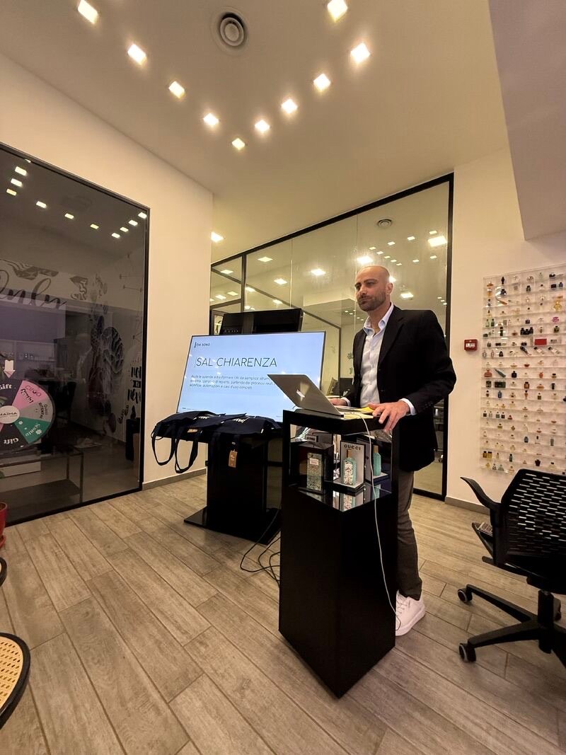 Sal Chiarenza durante una formazione sull'intelligenza artificiale